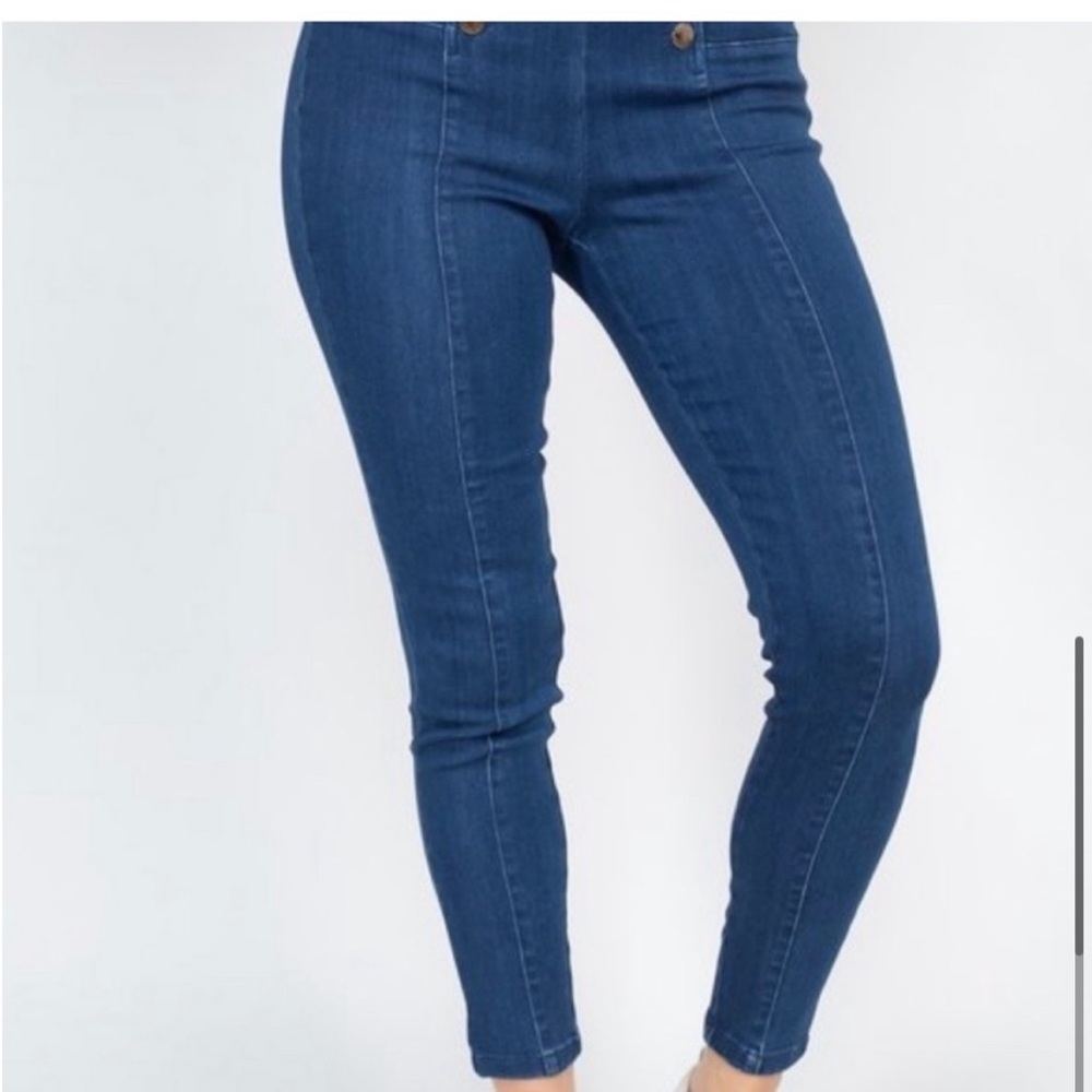 TRENDY BLUE WASH HIGH WAIST WOMEN JEANS ONLY WORN ONCE AND CLEANED - Picture 5 of 6
